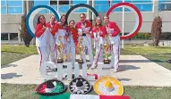  ?? ?? Las celayenses: Valeria Hernández Zúñiga, Natalia Ramírez Ortega, Valentina Palma Muñiz, Ana Valeria Sánchez Almanza, Fernanda Ortega Usabiaga y Constanza Rodríguez Orozco, junto a su coach Karem Arlette Villa Pérez (centro).