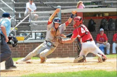  ?? THOMAS NASH — DIGITAL FIRST MEDIA ?? Spring City’s Coy Walters is tagged out by Souderton catcher Moses Clemens in the state championsh­ip game last week. The two teams will meet today in Virginia with only the winner staying alive in the Mid-Atlantic Regional.