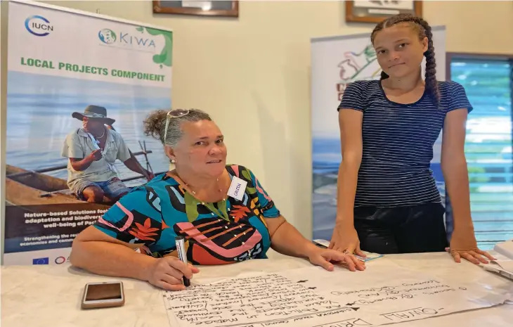  ?? Kelera Sovasiga-Tuisawau ?? Coleen Michell-Steele with her 16 year old daughter, Mia-Kalani Steele during the workshop at the Sigatoka Sand Dunes National Park office. Photo: