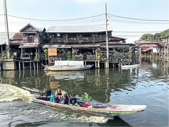  ??  ?? Locals still commute by boat along the Prawet Burirom Canal.