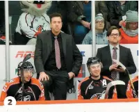  ??  ?? 2 2. Patrice Robitaille jouera le rôle de coach Lapointe derrière le banc des Huskies.