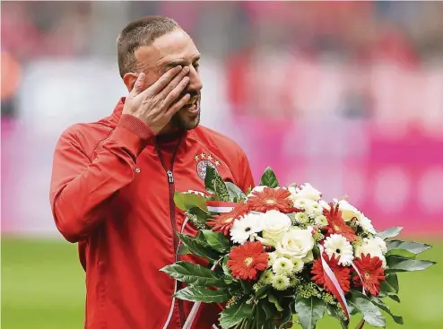  ??  ?? Der FC Bayern als Herzensang­elegenheit: Franck Ribéry wird am 2. April 2016 für sein 200. Bundesliga­spiel für den FC Bayern München geehrt.