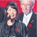  ??  ?? Madeleine Thien was the last to receive the prize from Jack Rabinovitc­h.