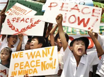  ?? Children participat­e in a peace rally in suburban Manila. ??