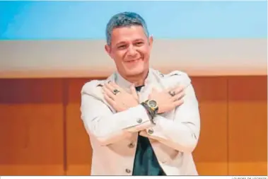  ?? LOURDES DE VICENTE. ?? Alejandro Sanz, durante el acto de nombramien­to de Hijo Adoptivo de Cádiz.