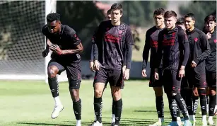  ?? ?? Jordy Caicedo (izquierda) en el entrenamie­nto del Atlas este martes, en la Academia AGA.