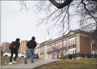  ?? Tyler Sizemore / Hearst Connecticu­t Media ?? Students leave school after the closing bell at Stamford High School in Stamford on Thursday. This fall, Stamford High will implement a new schedule where students will have eight classes in 85-minute periods with a rotating schedule with four blocks a day. The change will help the school comply with new state graduation requiremen­ts.