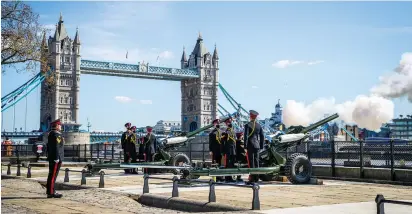  ?? (Cpl. Ed Wright/RAF/UK Ministry of Defense/Handout/Reuters) ?? BRITISH MILITARY officers fire a single round as part of the salute at the Tower of London yesterday, which preceded a national minute of silence for Britain’s Prince Philip.