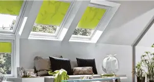  ?? Foto: VFF/Velux ?? Mit passendem Sonnenschu­tz für das Dachfenste­r lassen sich auch farbige Akzente setzen.