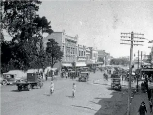  ?? PHOTOS: MANAWATU HERITAGE ?? Broadway, Palmerston North, 1920s. Palmerston North.