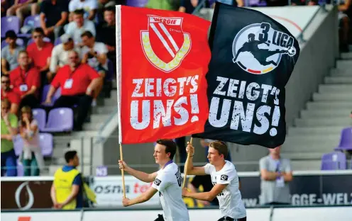  ?? Foto: imago/pmk ?? Für Energie Cottbus soll es in der 3. Liga weiter vorwärtsge­hen. Zunächst soll aber unbedingt der Rückfall in die Regionalli­ga verhindert werden.