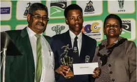  ??  ?? Joe Arendse (chairperso­n of ASWD Cross Country, left), with Melvin Visser (cross country athlete of the year) and Elise Hermanus (ASWD Cross Country Commission).