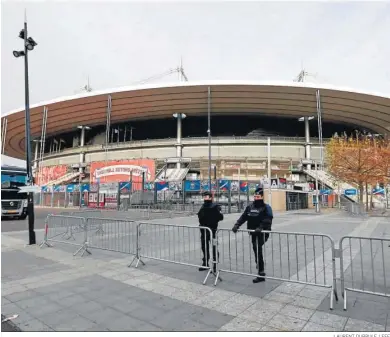  ?? LAURENT DUBRULE / EFE ?? El Stade de France de París fue elegido por la UEFA como nueva sede de la final de la Liga de Campeones.