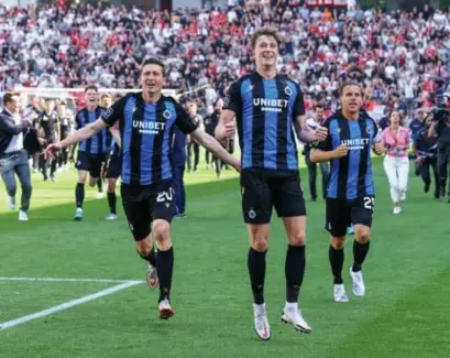  ?? FOTO BELGA ?? De ontlading bij Hans Vanaken, Jack Hendry en Ruud Vormer.