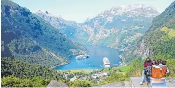  ?? FOTO: DPA ?? Blick auf den Geirangerf­jord im Südwesten Norwegens und dort liegende Kreuzfahrt­schiffe.