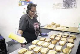  ?? ALIE SKOWRONSKI askowronsk­i@miamiheral­d.com ?? Volunteer Patricia Mack puts together sandwiches to hand out at Village FREEdge food pantry on Feb. 9.