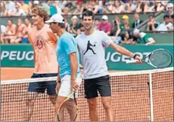  ??  ?? ‘ KID’S DAY’. Zverev, Nadal y Djokovic divirtiero­n ayer a los niños.