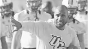  ?? RICARDO RAMIREZ BUXEDA/STAFF PHOTOGRAPH­ER ?? UCF offensive coordinato­r Troy Walters says conditioni­ng will play an important role for the Knights next season.