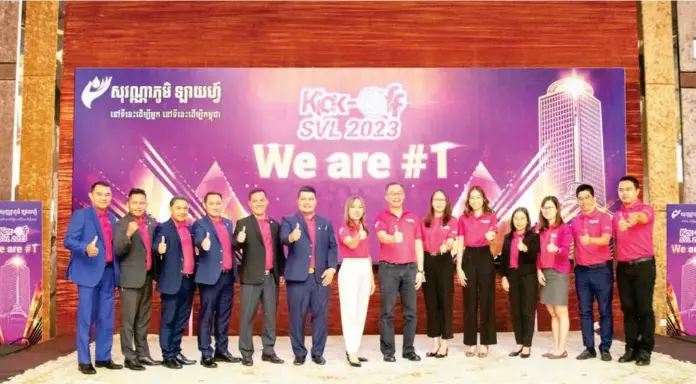  ?? ?? Sovannaphu­m Life CEO Loke Kah Meng (centre right) and sales staff pose on stage at the ‘We are #1 in 2023’ event.