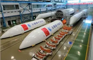  ??  ?? Left: Constructi­on of the Long March 5B rocket that will launch the core module, called Tianhe