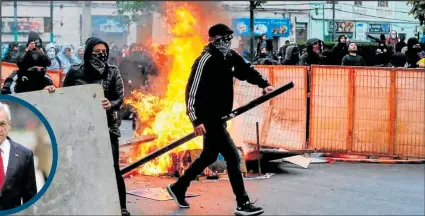  ?? Foto: AFP / EXTRA ?? Los disturbios en Chile no cesan, pese a las medidas que ha tomado el mandatario para apaciguar los ánimos de los manifestan­tes.