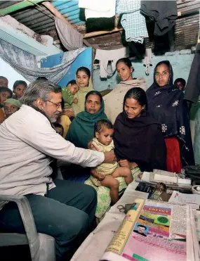  ??  ?? A DIFFERENT TREATMENT Patients crowd a makeshift clinic in Patna in Bihar; in Bharoti village in Rajasthan, they await their turn for free tests at the primary health centre