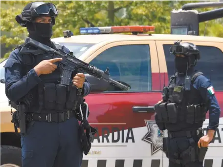  ?? FOTOS: ARCHIVO Y ESPECIAL ?? Elementos de la Guardia Estatal de Tamaulipas han tenido varios enfrentami­entos con civiles armados, que han dejado como saldo dos personas abatidas, así como decomisos de armas.