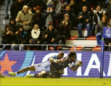  ?? (Photo Dominique Leriche) ?? Idéalement servi par Julian Savea en fin de match, Filipo Nakosi a ponctué son retour sur les terrains d’un bel essai contre le MHR.