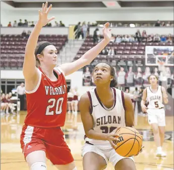  ?? Graham Thomas/Special to Siloam Sunday ?? Siloam Springs senior Jael Harried goes up for a shot against Vilonia’s Paige Kelley during Friday’s game at Panther Activity Center.