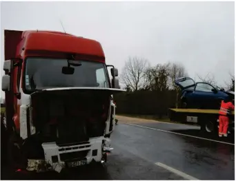  ??  ?? Un violent accident s’est produit lundi 30 janvier sur la RD924, l’axe Flers - Argentan, à hauteur de Pointel.