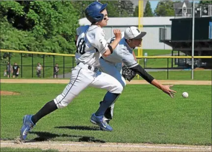  ?? GENE WALSH — DIGITAL FIRST MEDIA ?? La Salle’s Matt Acker runs down the line as Bensalem pitcher Stephen Aldrich tosses the ball to first Tuesday in the PIAA 6A semifinals.