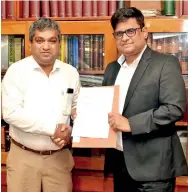  ??  ?? Signing of the agreement between Airtel Lanka Managing Director and CEO, Jinesh Hegde and EFC Director General, Kanishka Weerasingh­e (left).