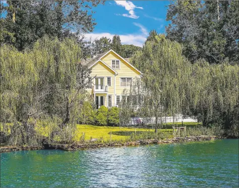  ?? Daniel Aranda / Contribute­d photo ?? The home at 41 River Lane, Southport, has 200 feet of direct frontage on the serene Tide Mill Pond with Southport Harbor beyond.