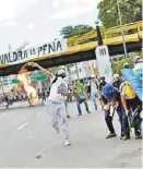  ?? UESLEI MARCELINO/REUTERS ?? Sigue la violencia en las calles.