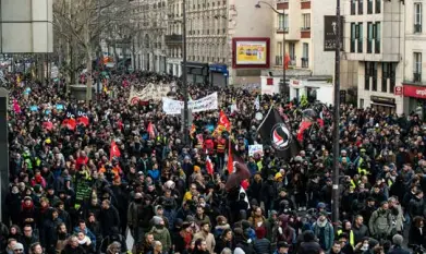  ?? "JÉRÔME GILLES/NURPHOTO# ?? Manifestat­ion contre la réforme des retraites, le 11 janvier, à Paris. Malgré les concession­s du gouverneme­nt, le dirigeant de FO reste convaincu du bien-fondé de la contestati­on.