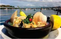  ??  ?? Seafood and potatoes dominate the traditiona­l cuisine. Mariscos y papas dominan la cocina tradiciona­l.