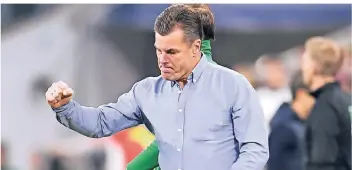  ?? FOTO: DPA-BILDFUNK ?? Das passte: Dieter Hecking jubelt über Borussias Treffer zum 2:0 bei Bayern München.