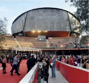  ??  ?? Alcuni tra gli ospiti attesi. Da sinistra: il direttore del festival di Cannes Thierry Fremaux, il regista Giuseppe Tornatore. lo scrittore Jonathan Safran Foer e l’icona Sigourney Weaver.