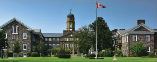  ?? DiAnn L’Roy Flickr photo ?? Studley Campus at Dalhousie University in Halifax. “Universiti­es are communitie­s,” as Lori Turnbull writes, where the way of life has been profoundly affected by the pandemic.