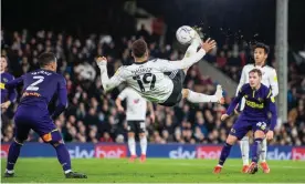  ?? Cottage. Photograph: Sebastian Frej/MB Media/Getty Images ?? Rodrigo Muniz tries an acrobatic shot during Fulham’s 0-0 draw with Derby at Craven