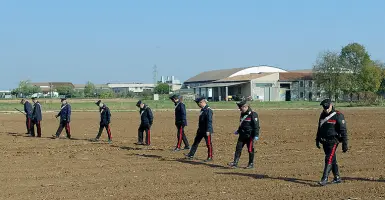  ??  ?? La vicenda
Martedì scorso sono state ritrovate ossa umane in un campo in via ex Campo Aviazione (Villafranc­a) da due agricoltor­i che stavano arando il terreno
Per l’identifica­zione del cadavere sarà necessario l’analisi del Dna