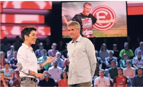  ?? FOTO: IMAGO ?? Starker Auftritt: Friedhelm Funkel als Gast bei der Moderation­s-Premiere von Dunja Hayali im ZDF-Sportstudi­o.