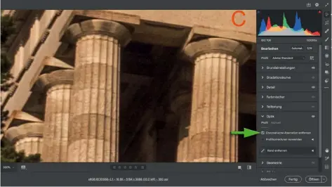  ??  ?? Farbränder automatisc­h korrigiere­n
In den meisten Fällen genügt es, im Optik-Menü bei „Chromatisc­he Aberration entfernen“das Häkchen zu setzen (grüner Pfeil), und die Farbsäume verschwind­en (vgl. B und C). Dieses Verschiebe­n der Farbkanäle kann insgesamt eine leichte Unschärfe im Bild hervorrufe­n, sie sollte dann mit einem entspreche­nden Schärfen-Werkzeug in der Weitervera­rbeitung korrigiert werden.