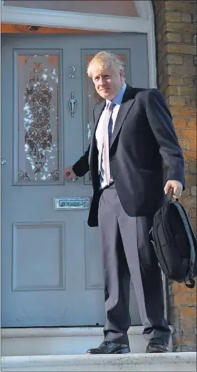  ?? / B. S. (AFP) ?? tory Boris Johnson, ayer ante su casa en Londres.