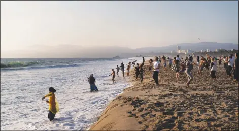  ?? ?? Participan­ts dance on the beach Sept. 29.