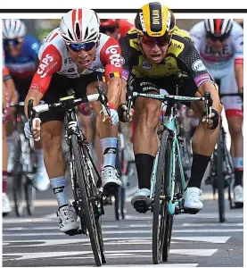  ?? GETTY IMAGES ?? Tight fit: Ewan (left) muscles out Dylan Groenewege­n