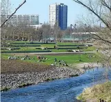  ??  ?? Viele neue schöne Plätze am Fluss entstanden in der Nördlichen Geraaue.
Erfurt.