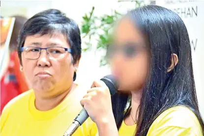  ?? PHOTO / MACKY LIM ?? TRAFFICKED VICTIM. Talikala-Davao executive director Jeanette Ampong together with a victim whom they have assisted during a press forum. The latter shared what she has gone through before she was rescued.SUNSTAR