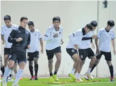  ??  ?? Mika Chunuonsee, left, trains with his Thailand teammates.