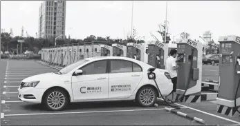  ?? HUANG ZONGZHI / XINHUA ?? A driver charges an electric car at a State Grid charging station in Hangzhou, capital of Zhejiang province, on Sept 1.